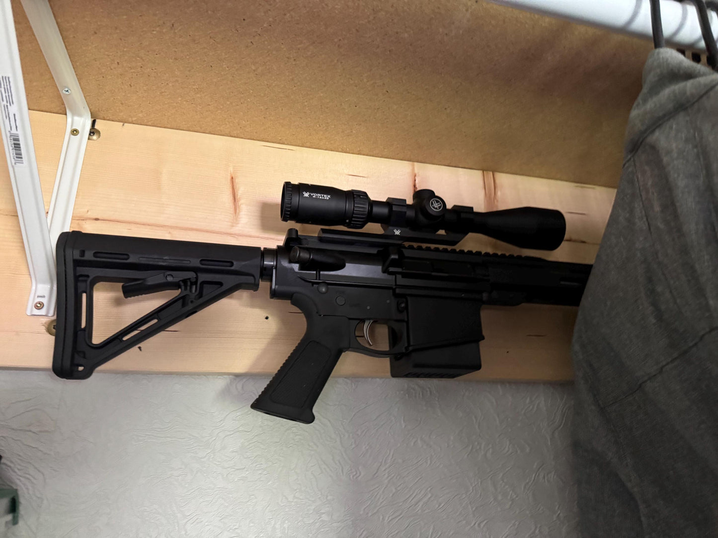 AR10/AR15 Wall Mount Gun Holder – Vertical & Horizontal Display